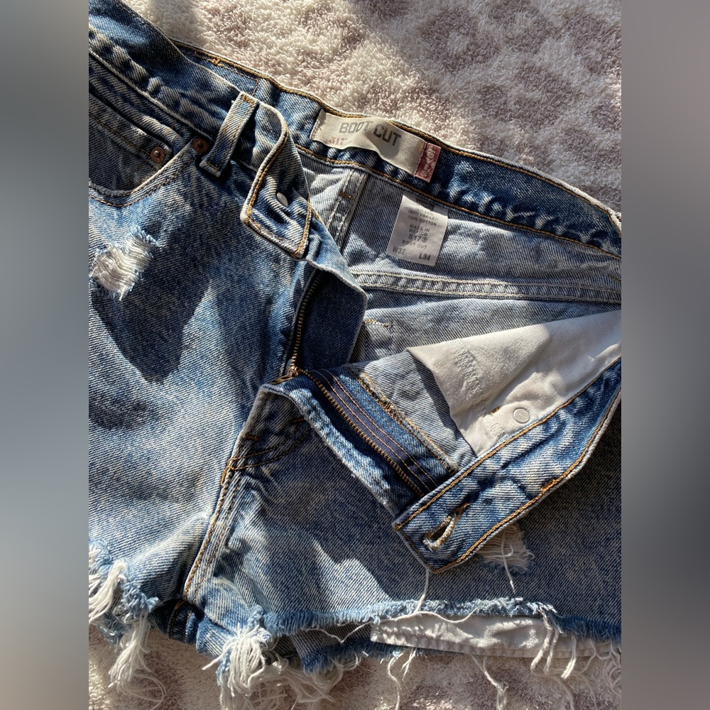 Vintage 90s Levi’s High Waist Cutoff Jean Shorts Size 32 - Picture 5 of 14